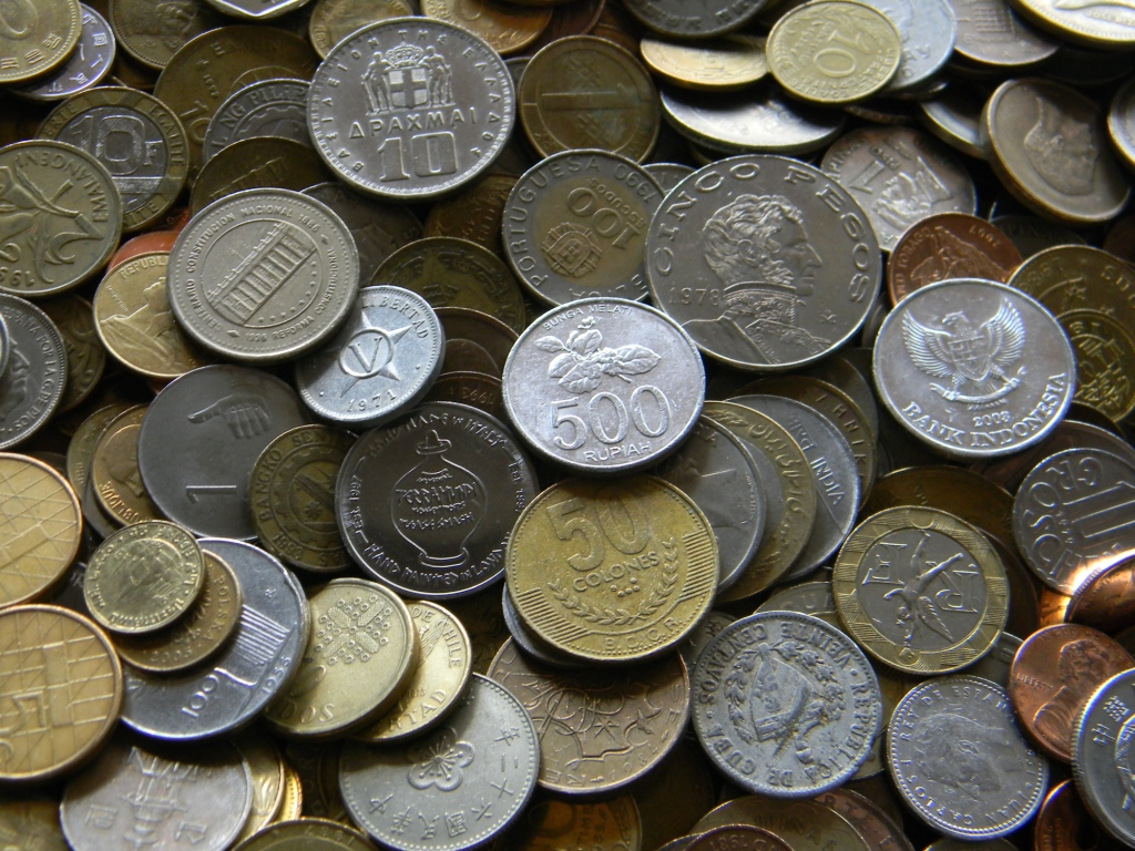 Монеты цена покупка. Иностранные монеты. Коллекционирование монет. Иностранные монеты юбилейные. Нумизматы коллекционеры монет.