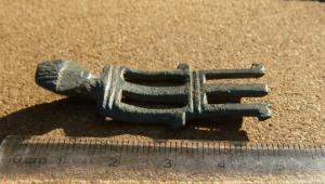 Amulet-chelovek-bronza.-saltovo-mayatska