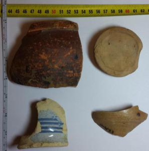 07.04.2016. Vauxhall. 4 pieces of a pottery. 1 side.jpg