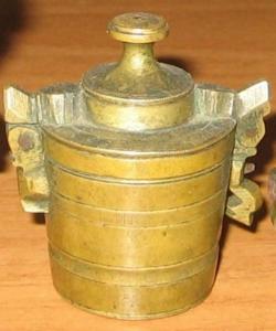 Набор гирек-разновесов в бронзовом футляре Москва 1844 г.jpg