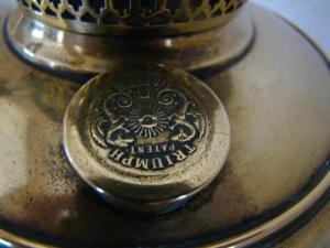 antikvarnaja_kerosinovaja_lampa_latun_triumph_klejm.thumb.jpg.2073a6293b342166f8587d33c07d9933.jpg