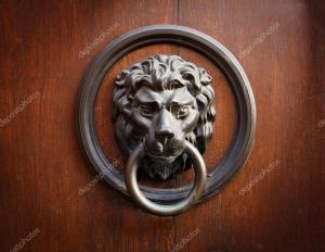 depositphotos_7502101-stock-photo-lion-head-door-knocker.jpg