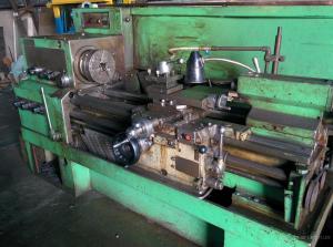 2-tokarnyij-stanok-16k20-rabochij.jpg