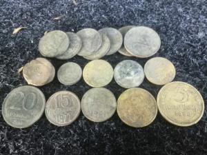 Коп по жаре в лесополосе. Двушка 1937 лежала сверху, пятак и двушка 1950 неплохие. 08.08.2018.jpg