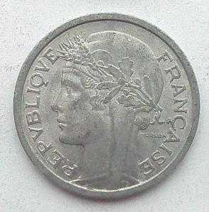 IMG04757выст Франция 1 фр 1958.jpg