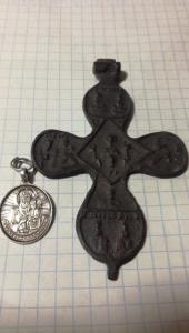 Крест двусторонний Распятие Христово. Богоматерь Знамение XVI в. (по иконографии XV в.) Медный сплав, литье..jpg