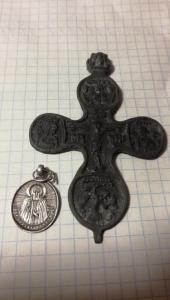 Крест двусторонний Распятие Христово. Богоматерь Знамение XVI в. (по иконографии XV в.) Медный сплав,..jpg