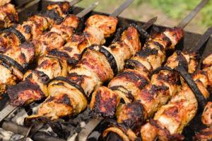 depositphotos_45329021-stock-photo-background-of-crispy-grilled-kebabs.jpg