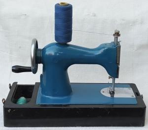 Швейная детская машинка ДШМ-1 СССР , карболит..jpg