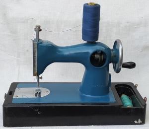 Швейная детская машинка ДШМ-1 СССР , карболит. (2).jpg