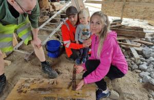 Норвежец наткнулся на могилу викинга во дворе своего дома.jpg