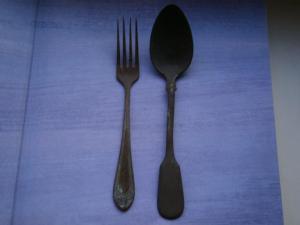 ложка с вилкой и крестик на цепи 001.JPG