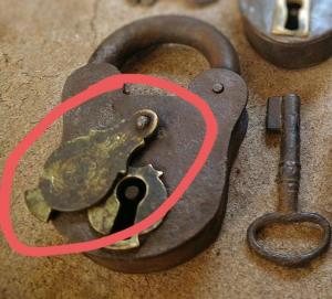 ba11bc0ff603c903dc5f1a6fb424--vintazh-dorevolyutsionnye-rabochie-zamki-starinnye-zamki-s-kl.thumb.jpg.716247013c9212776faf53b6af570293.jpg