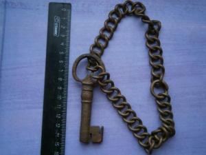 лот зажигалок+замочек с 3ключик+ключ больш на цепи 008.JPG