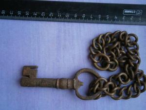 лот зажигалок+замочек с 3ключик+ключ больш на цепи 009.JPG