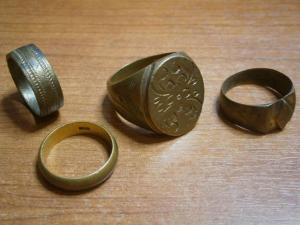 наверш закрутсабли+обоймица ножен+крест сер+5колец с печат цыган 021.JPG