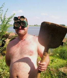 funny-klev-club-p-smeshnie-kartinki-muzhik-s-lopatoi-19.thumb.jpg.ad64b4653939a3cb1e07c1d9905a7a24.jpg
