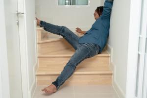 asian-lady-woman-patient-fall-down-stairs-because-slippery-surfaces_39768-7090.thumb.jpg.b1b8833f5b053026358de16b68caf010.jpg