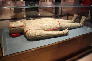 Western_Han_Jade_Burial_Suit_with_Gold_Wire_and_4248_Jade_Pieces_-_a.thumb.jpg.cc8acc238ef9e1ceff8d89a36628811b.jpg