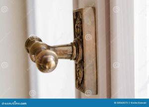 window-handles-old-windows-50543572.thumb.jpg.59304b21afa5182b5a1fee40e27e41be.jpg