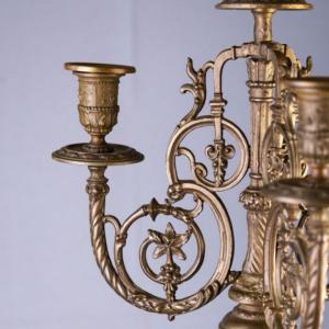 01f839608a21577c97a43795f209--vintazh-para-antikvarnyh-kandelyabrov.jpg
