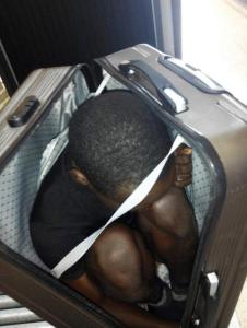 Migrant-suitcase-775443.thumb.jpg.45267d6e37fe6d24b0607680a3a1dffd.jpg