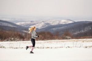 slim-sportswoman-jogging-snow-nature-winter-winter-fitness-healthy-habits_232070-13000.jpg